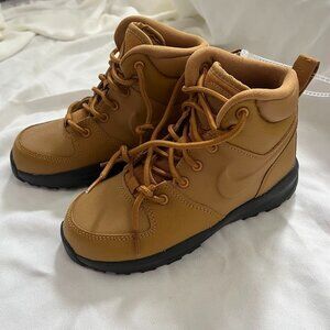NEW Nike Monoa Boys girls  Boots Shoes 13 C  Wheat tan Black